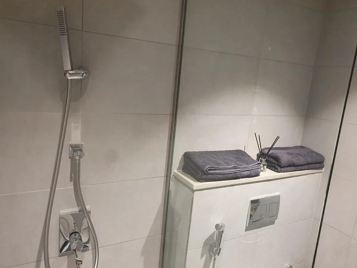Snazzy Studio, Cozy & Exquisite Σάρτζα 0*,  Ηνωμένα Αραβικά Εμιράτα